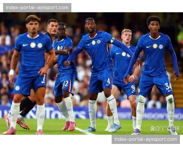 现场：斯坦福桥大雨倾盆，切尔西与布莱顿比赛一度中断